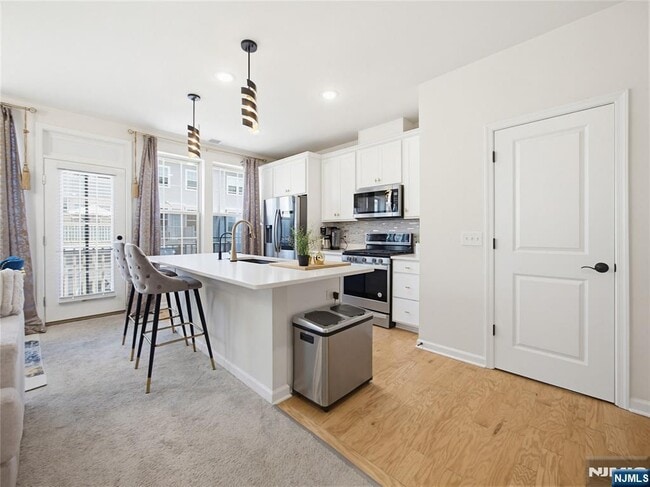 Building Photo - 44 Leahy Dr