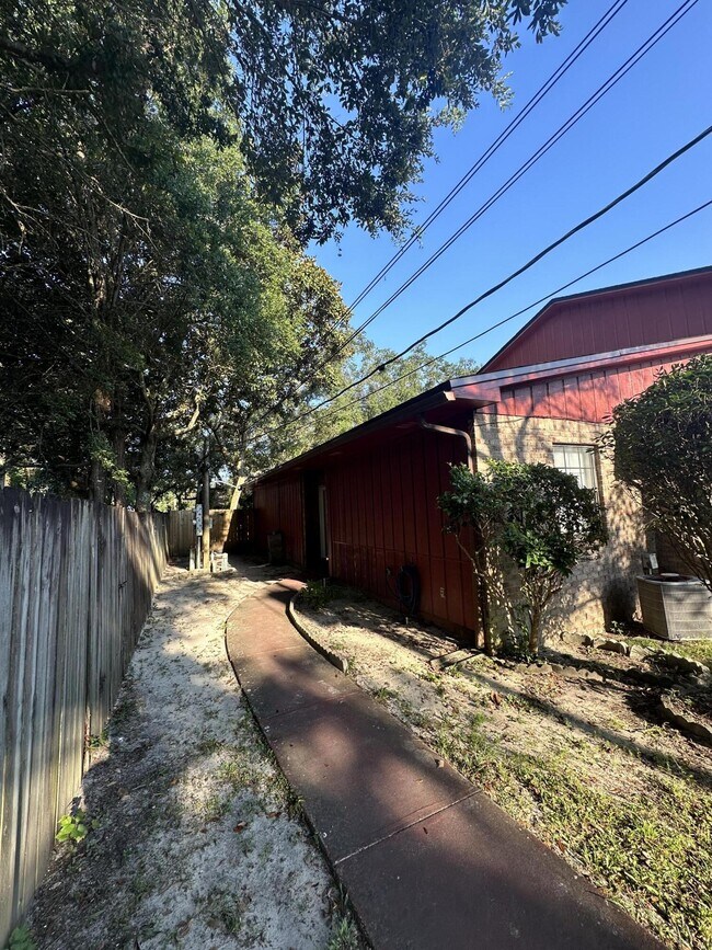 Building Photo - 334 Woodham Ct
