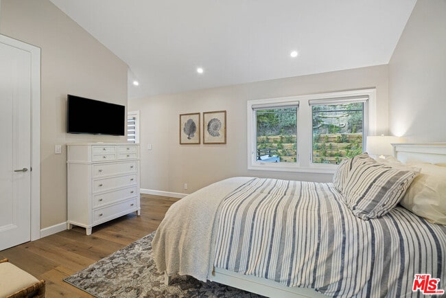 Building Photo - 27002 Malibu Cove Colony Dr