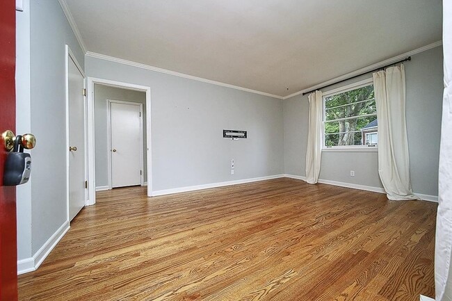 Building Photo - Picture-perfect 3BR/2BA brick bungalow In East Nashville!