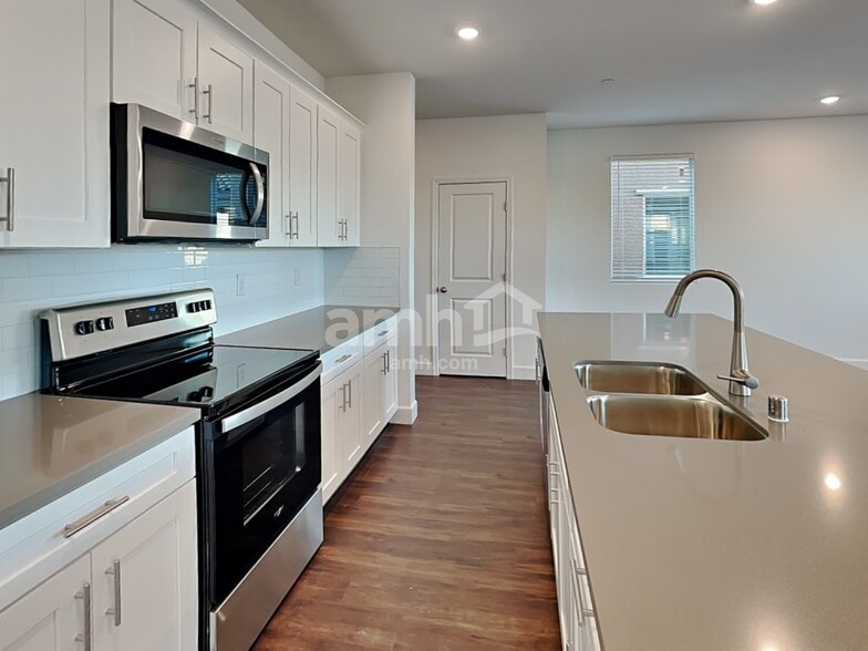 Building Photo - 296 Yasmin Daylily Pl