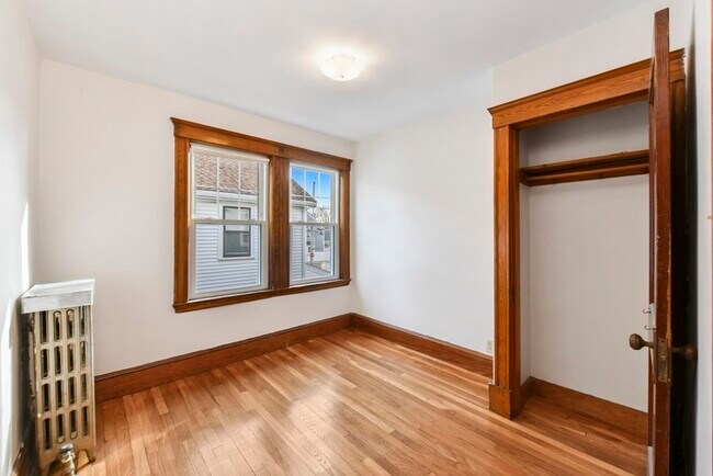 Building Photo - 22 Wyvern St