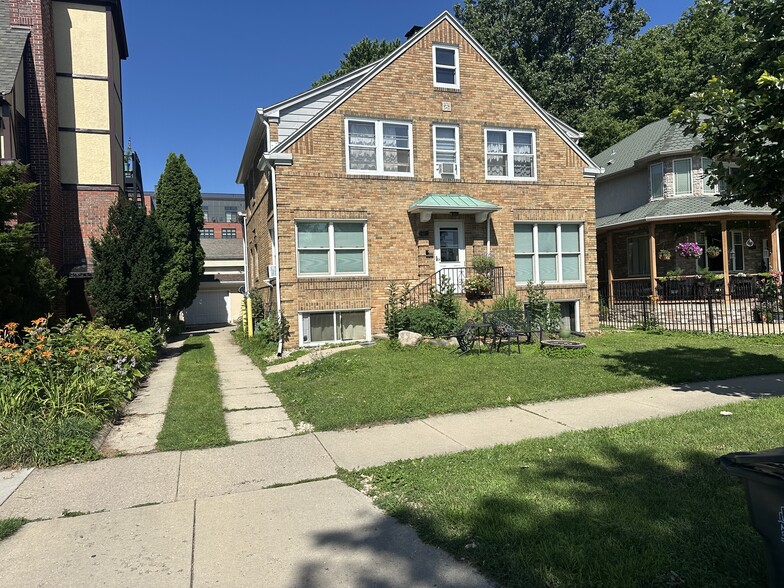 Building Photo - 418 W Shore Dr