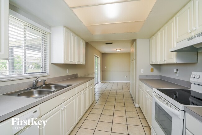 Building Photo - 7409 Pebble Beach Rd