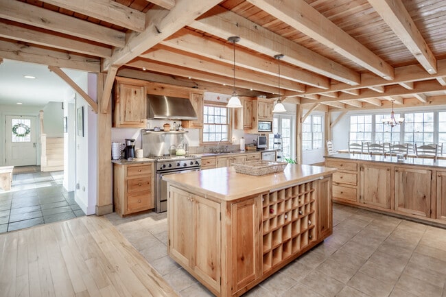 Building Photo - 221 Merchants Path