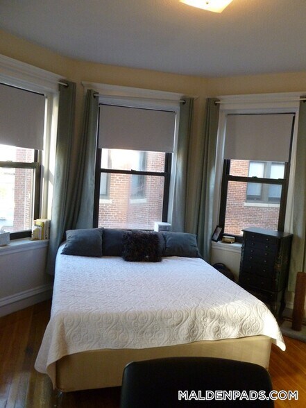 Building Photo - 17-19-19 Washington St S