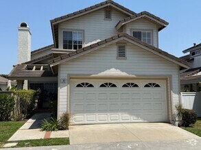 Building Photo - Updated 3 Bedroom Detached Home in Woodbri...