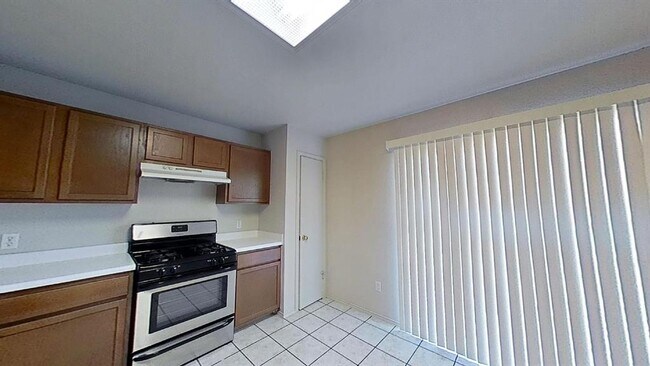 Building Photo - 1200 Hughmont Dr