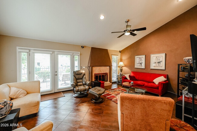 Building Photo - 7720 N Pinesview Dr