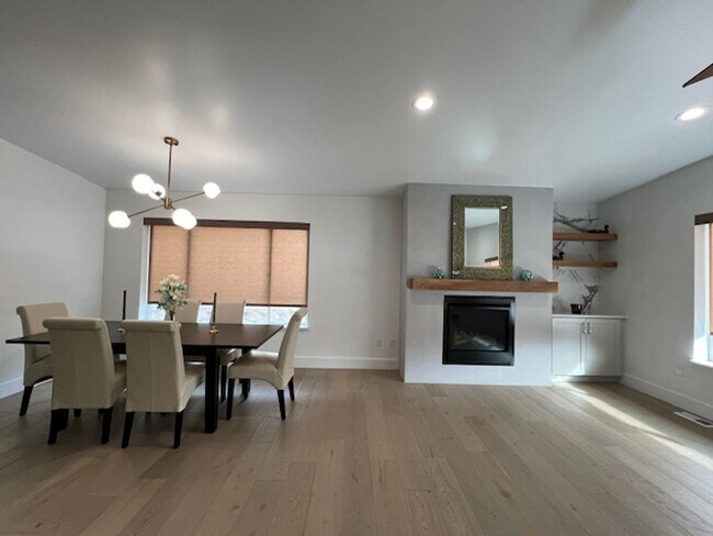 Building Photo - ABSOLUTELY UNBELIEVABLE NEW HIGH END CUSTOM HOME!