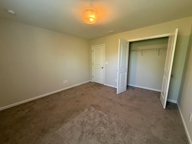 Building Photo - Updated 3 Bedroom Townhome with Harrisburg Schools