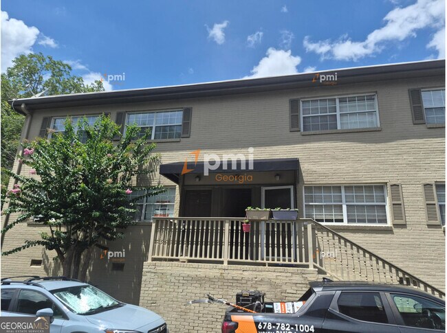 Building Photo - 3206 Mathieson Dr NE