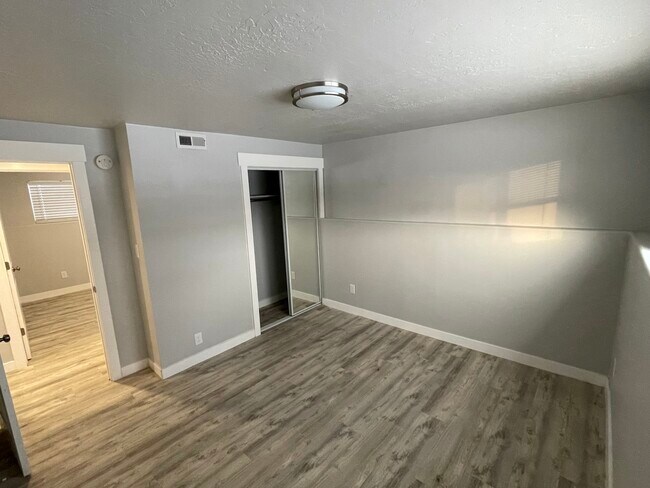 Building Photo - Orem Triplex