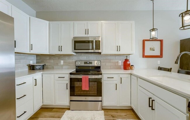 Building Photo - Row Home Available In Omaha