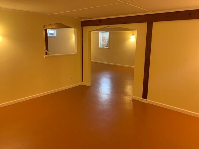 Building Photo - Impecable Remodel of Historic Eastmoreland Gem