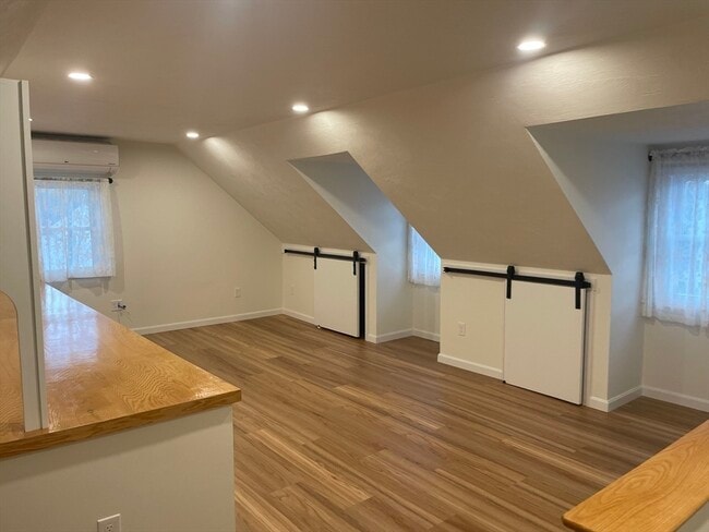 Building Photo - 6 St John Ln