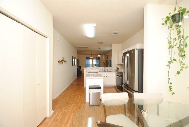 Building Photo - 6363 Provident Green Dr