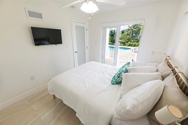 Building Photo - 1162 Hayes St