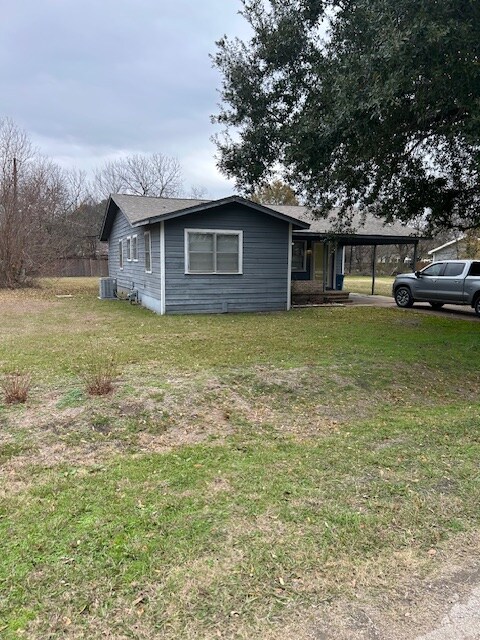 Building Photo - 712 N Wright Ave