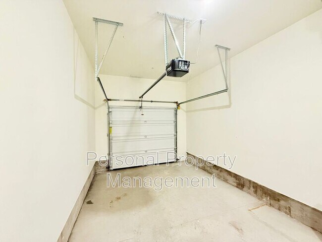 Building Photo - 855 NW Ivy St