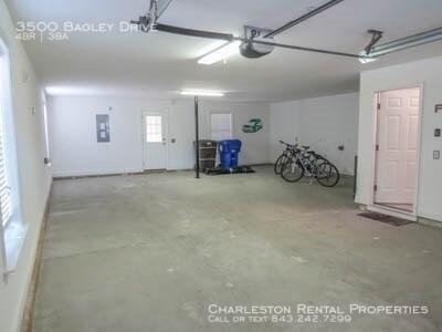 Building Photo - 3500 Bagley Dr