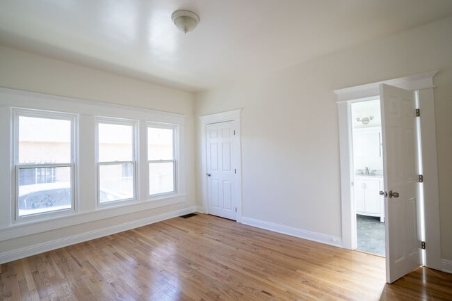 Building Photo - 4051 Normandie Ave