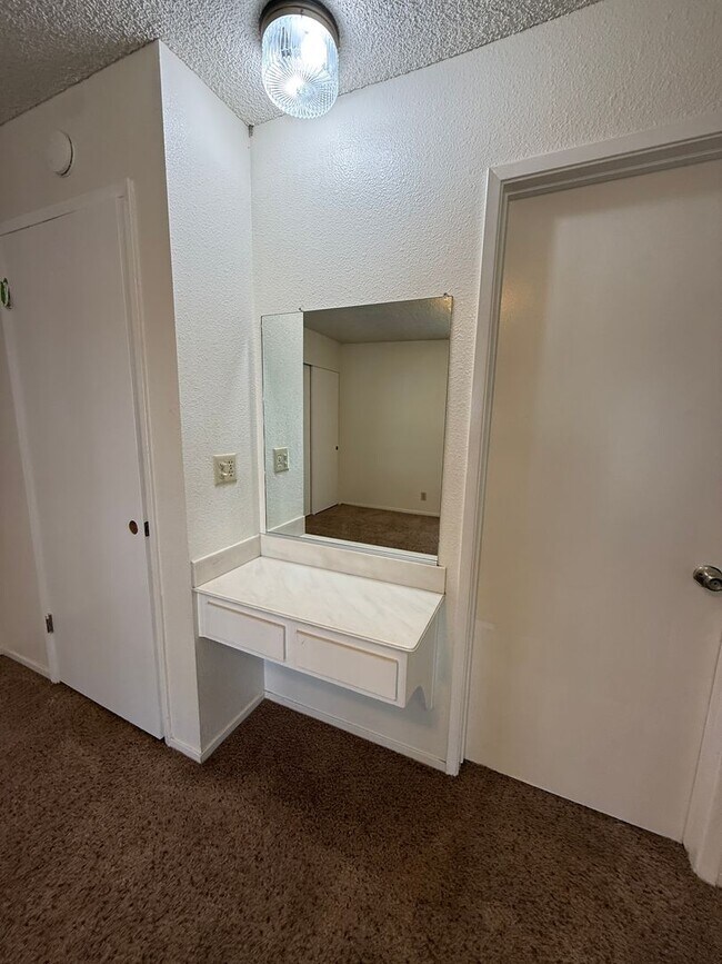 Building Photo - Large Two Story Condo with Two Car Detache...