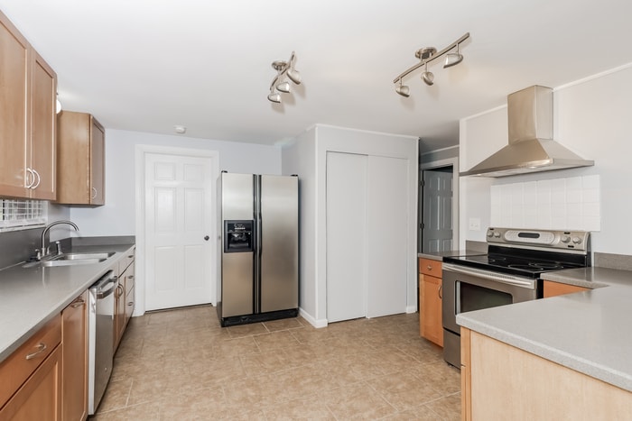 Building Photo - 403 Brownstone Dr