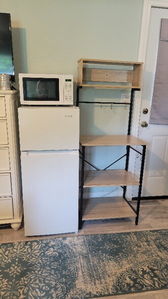 Building Photo - 11619 80th Ave