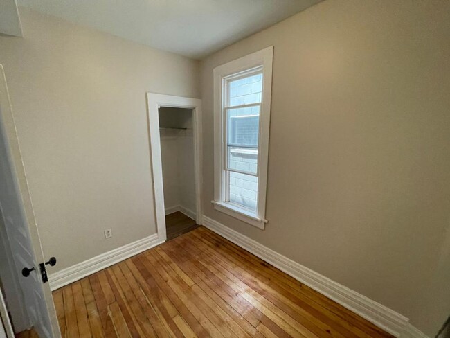 Building Photo - 2 bedroom in Chicago IL 60622