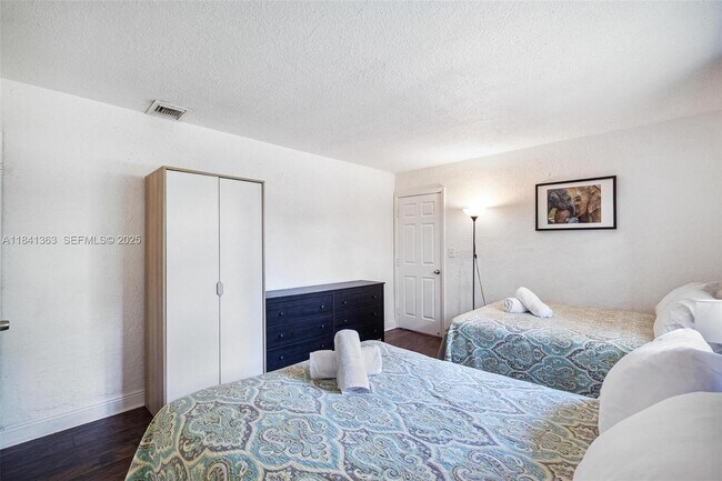 Building Photo - 243 NW 44th St