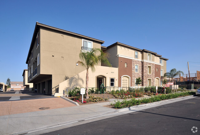 Primary Photo - Cobblestone Apartments