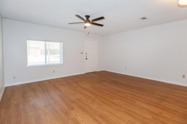 Building Photo - 608 Old Manchaca Rd