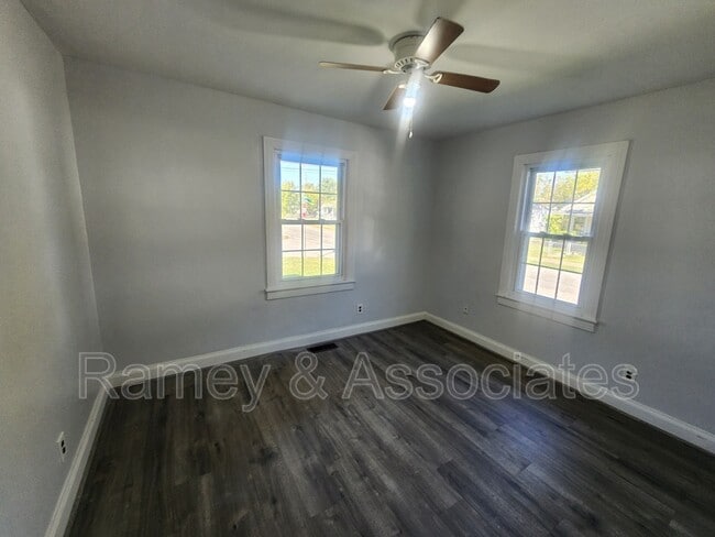 Building Photo - 4401 Bellevue Ave
