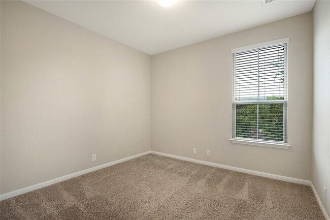 Building Photo - 13400 Briarwick Dr