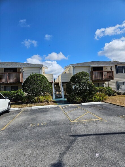 Building Photo - 129 Camphor Cir