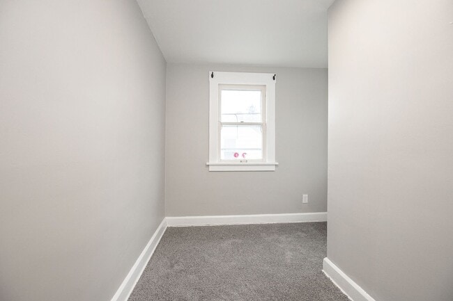Building Photo - 3-BED, 1 BATH BEAUTIFUL SINGLE- FAMILY HOME IN MAPLE HEIGHTS!