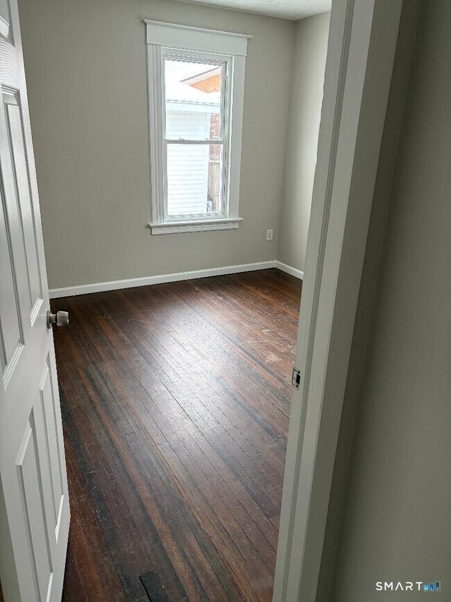 Building Photo - 38 Center St