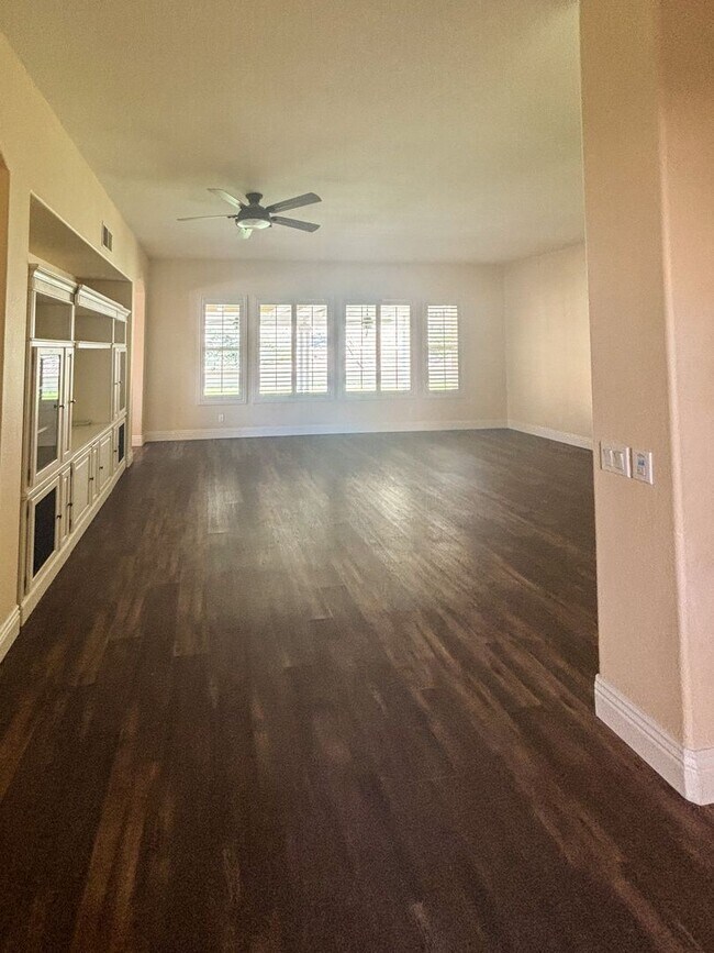 Building Photo - Murrieta - 4 bed / 2.5 bath home