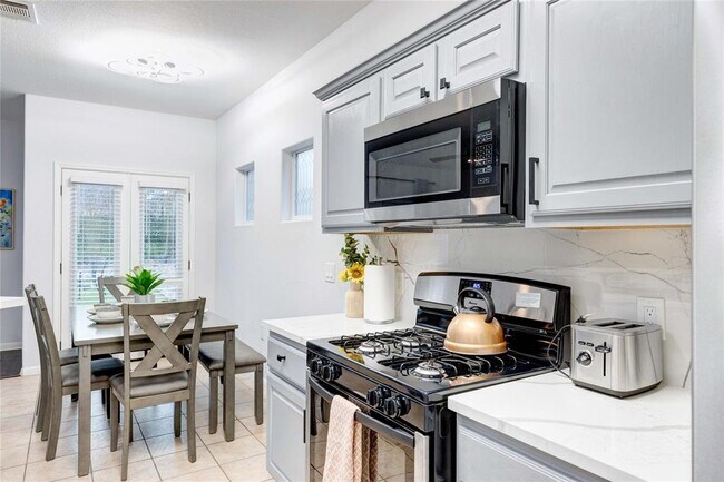 Building Photo - 7510 Lazy Creek Dr