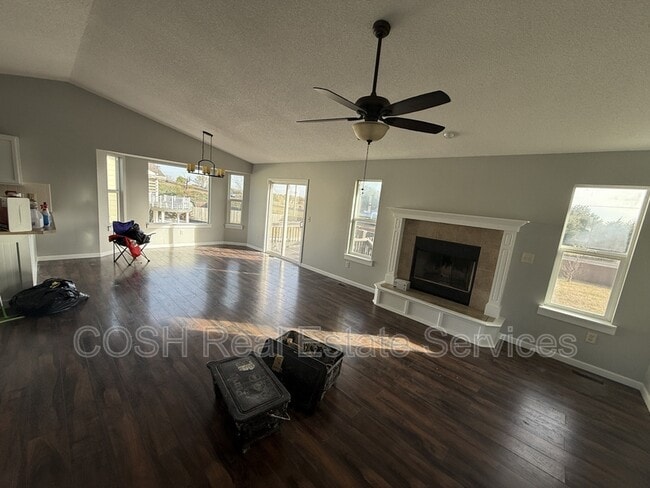 Building Photo - 816 S Longbranch Dr