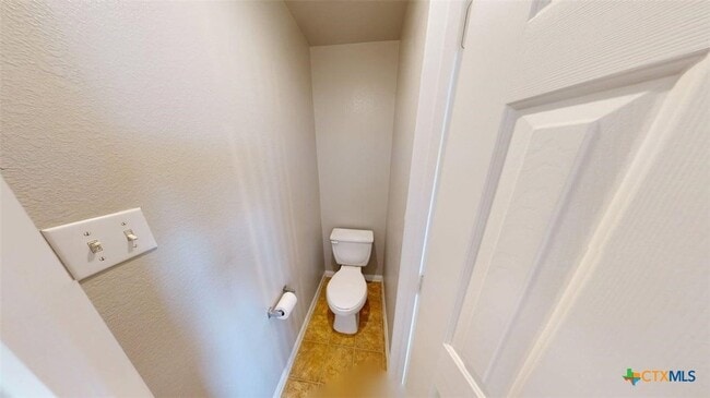 Building Photo - 601 Cattail Cir