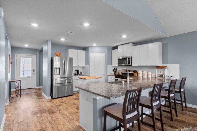 Building Photo - 511 Diamond Shls
