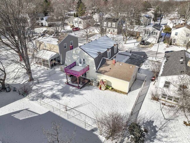 Building Photo - Updated 2-Story Home in Desirable Deerpath Subdivision - Available Immediately.