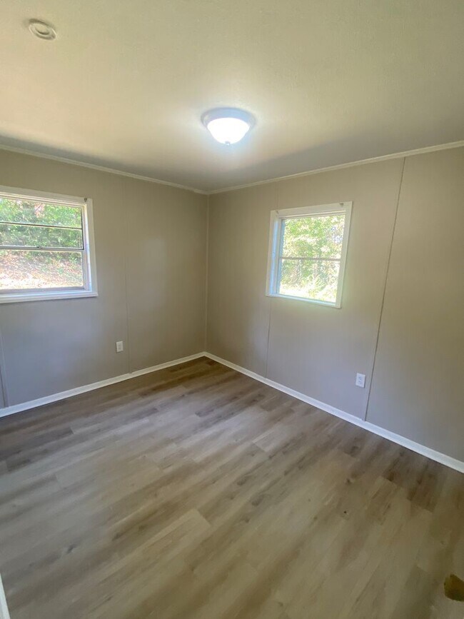 Building Photo - **ON HOLD**Midtown Columbus, GA 3 Bedroom / 1 Bathroom Home for