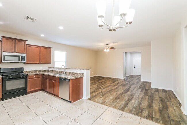 Building Photo - 8225 W Kittiwake Ln