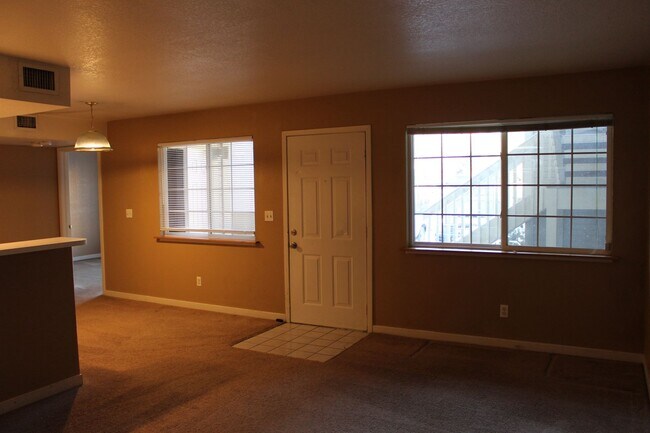 Building Photo - Delightful 1 Bedroom Condo