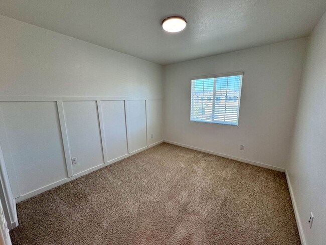 Building Photo - Stunning 4 bedroom 3 bathroom Murrieta hom...