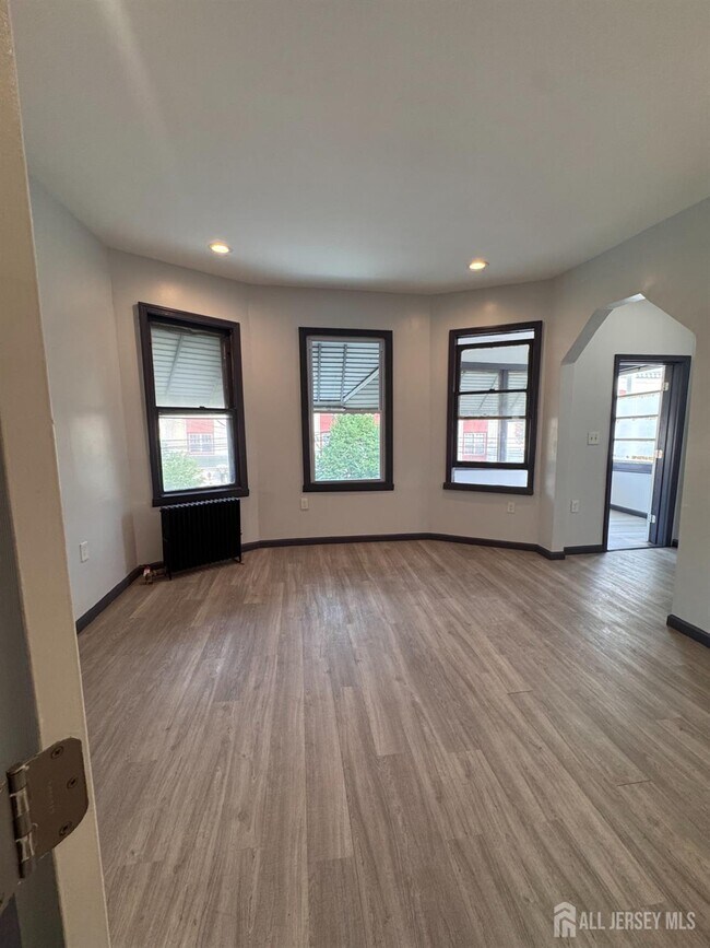 Building Photo - 211 N 13th St