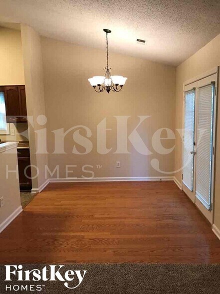 Building Photo - 5334 Memorial Ln SW